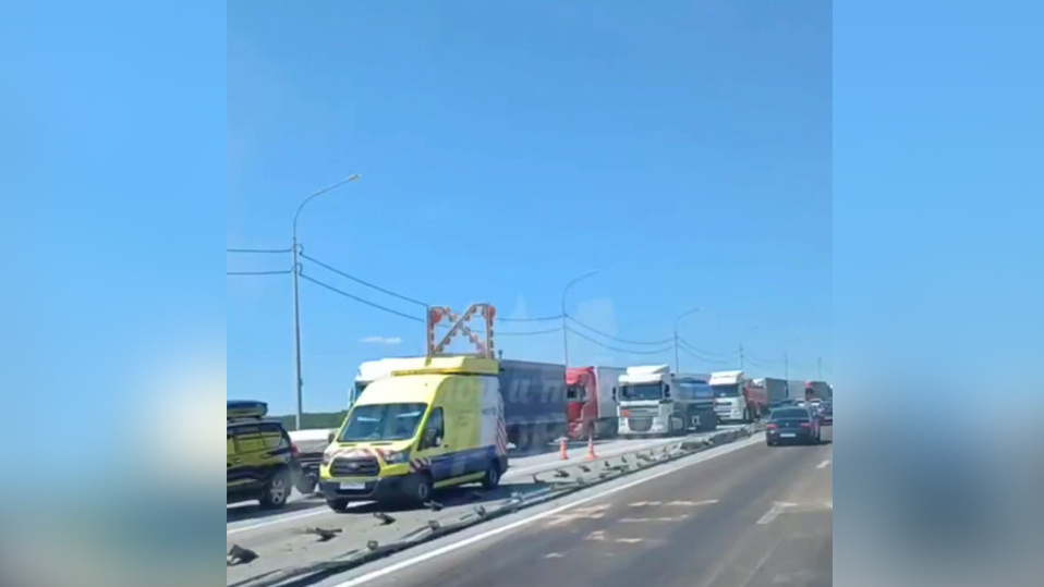На трассе М-4 «Дон» в Воронежской области многокилометровая пробка из-за аварии с двумя фурами