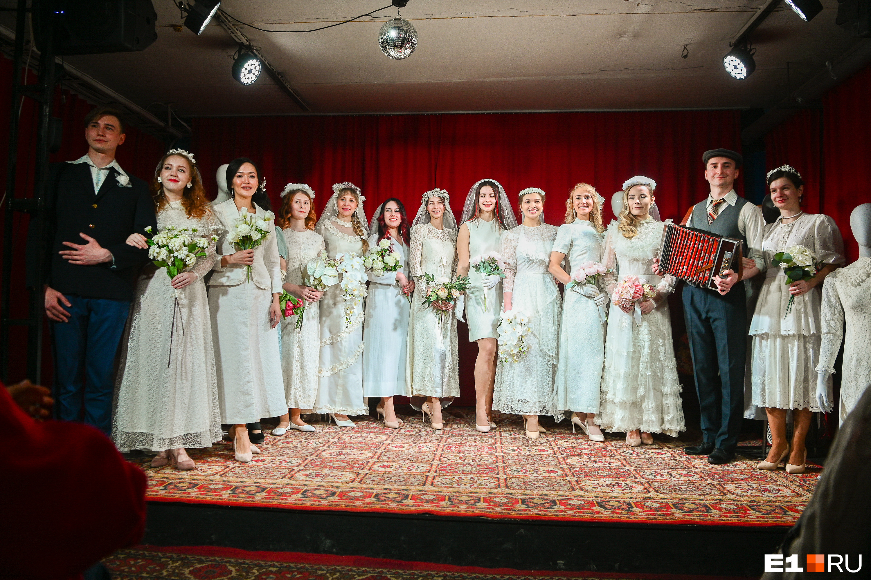Даже во время дефицита в СССР невесты выглядели роскошно