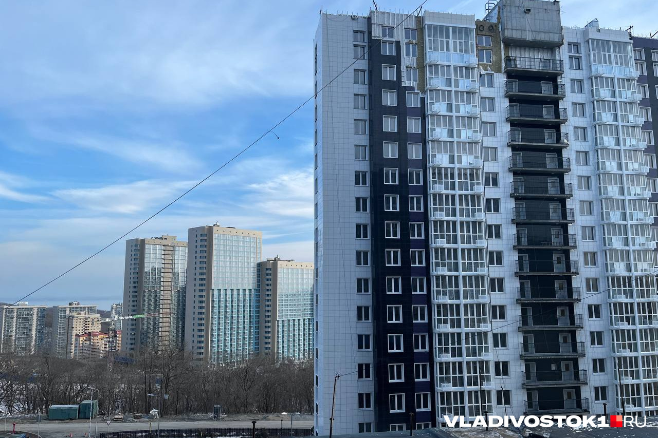 Компактное хранение вещей. Очистить корзину удаленных файлов. Сноски в ворде. Корзина с удаленными файлами. Вещи на полке.