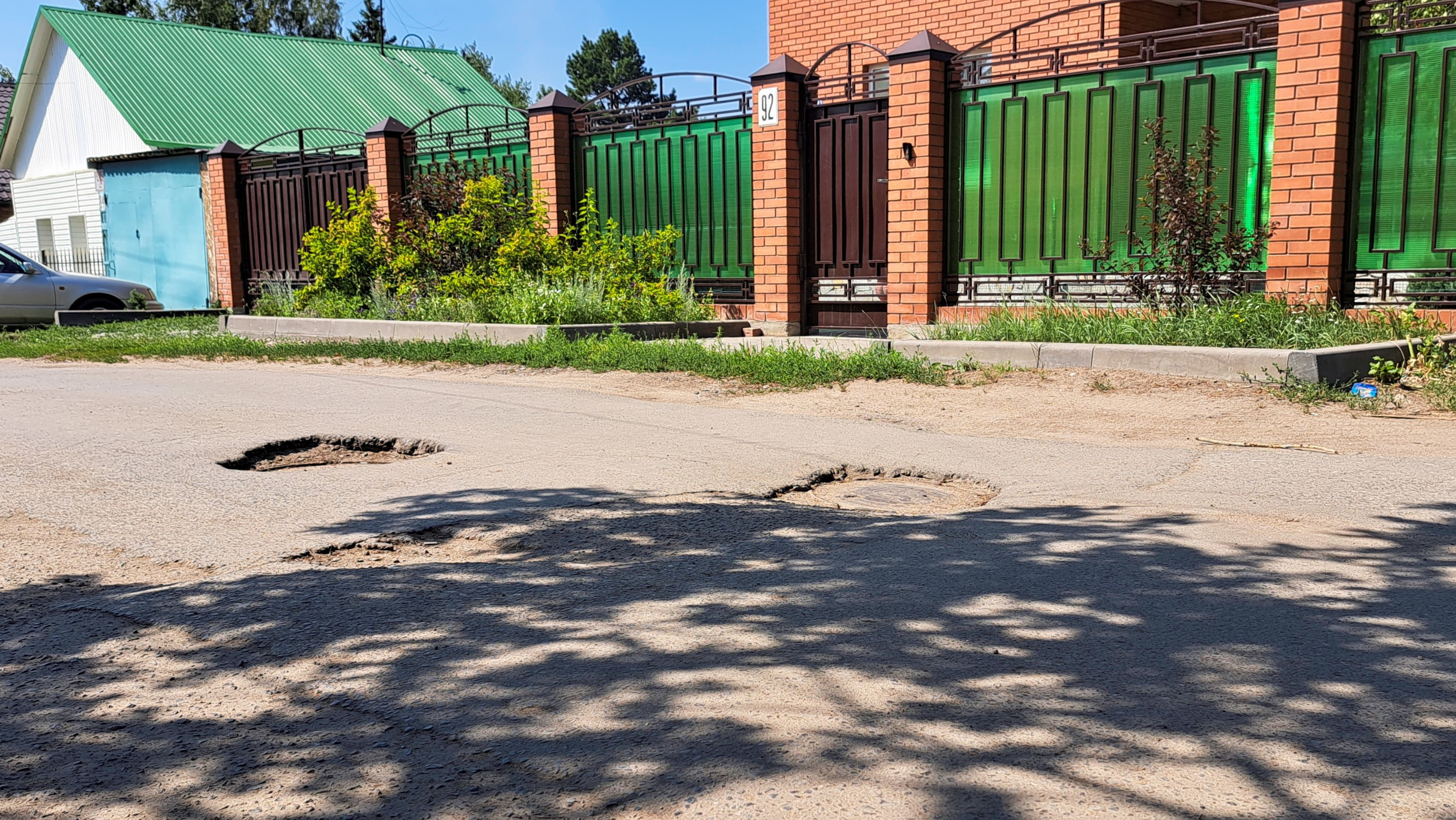 Старые проблемы в новой обертке: проверяем, как проводят ямочный ремонт в Омске