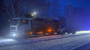 Грузовик влетел в припаркованную фуру на новосибирской трассе — водитель погиб на месте