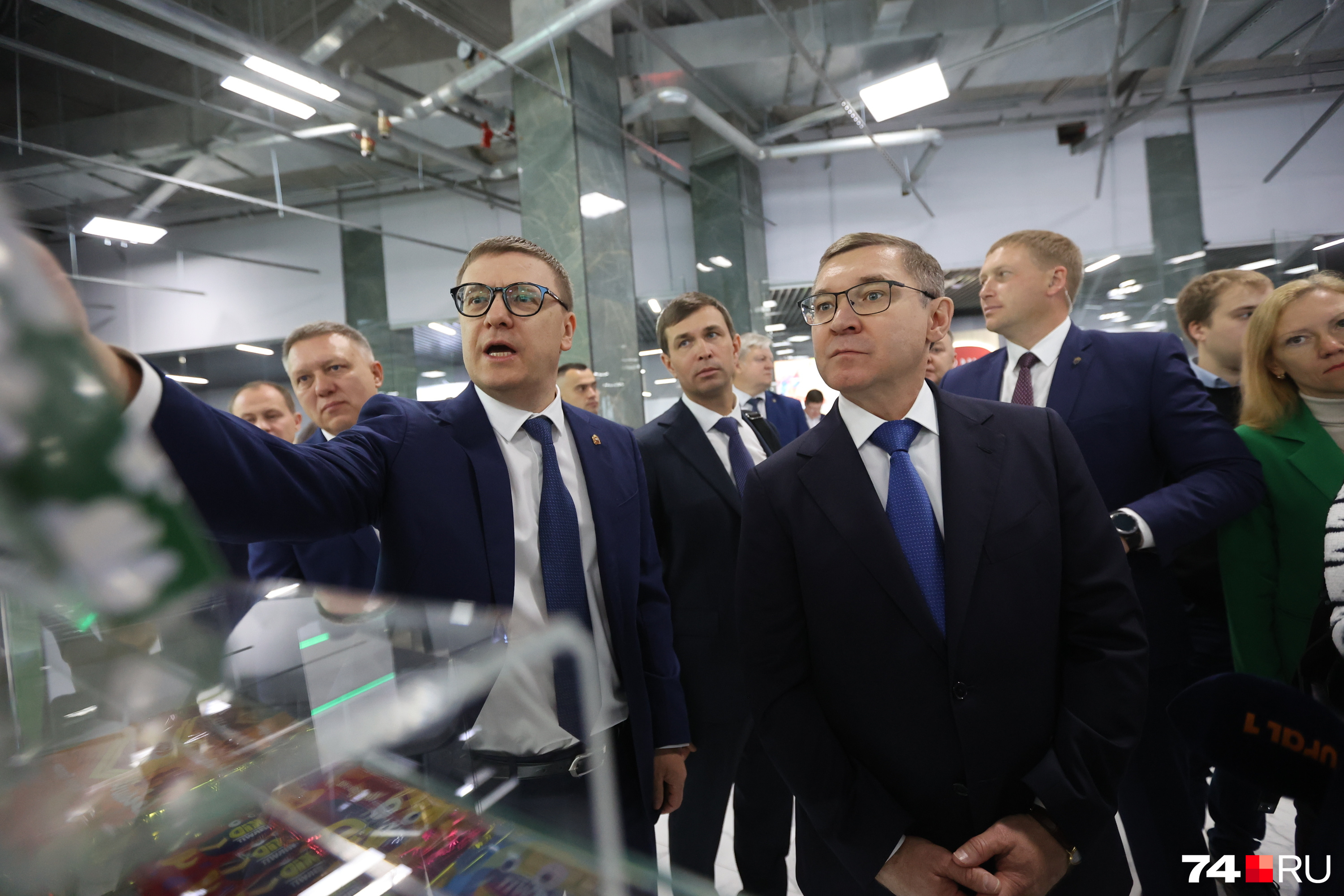 Глава Челябинской области Алексей Текслер вдохновленно рассказал полпреду о местных производителях Глава Челябинской области Алексей Текслер вдохновленно рассказал полпреду о местных производителях