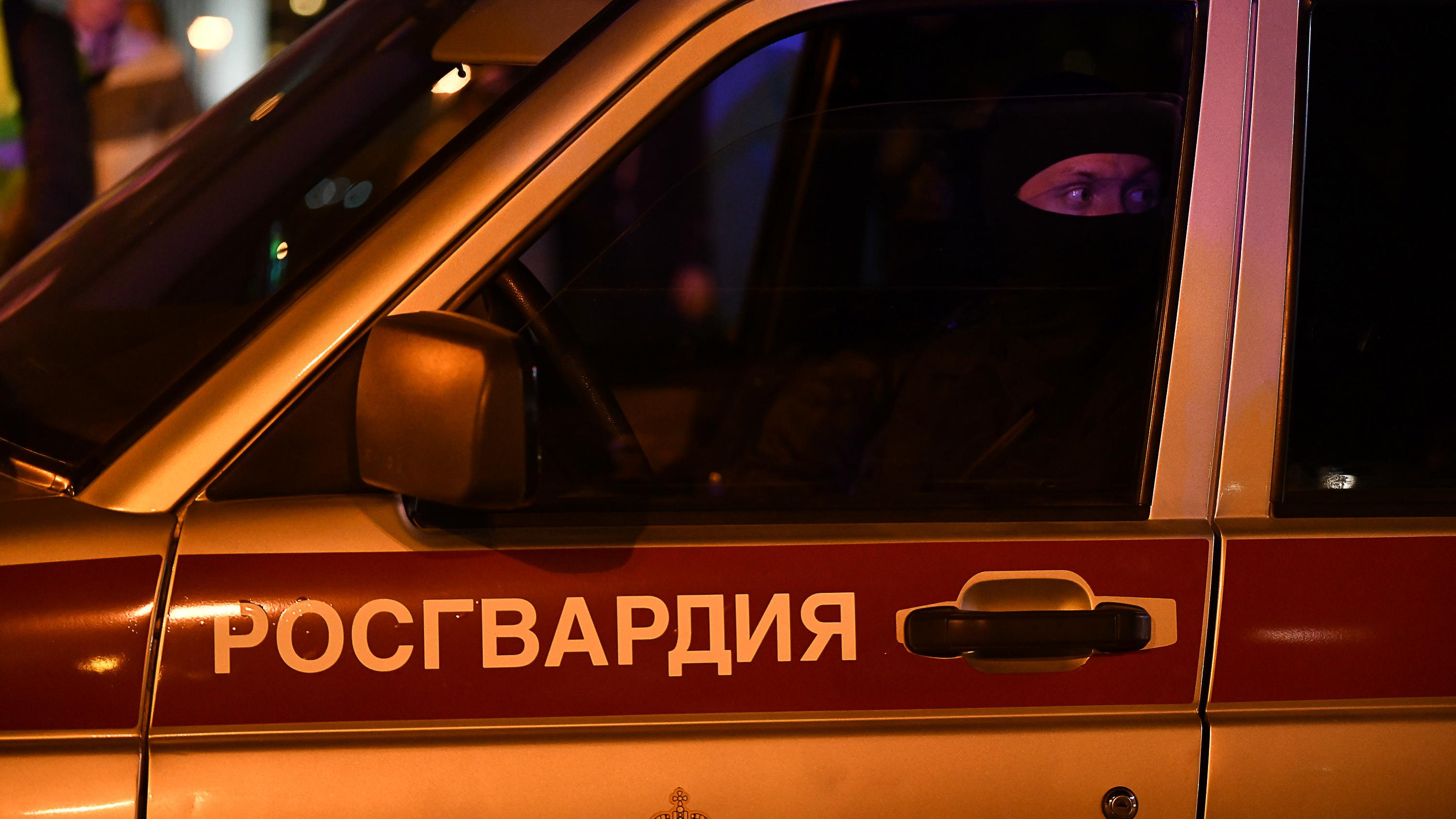 «Мужчина в маске»: в Новосибирске заявили о нападении на храм — неизвестный мог броситься на охранника