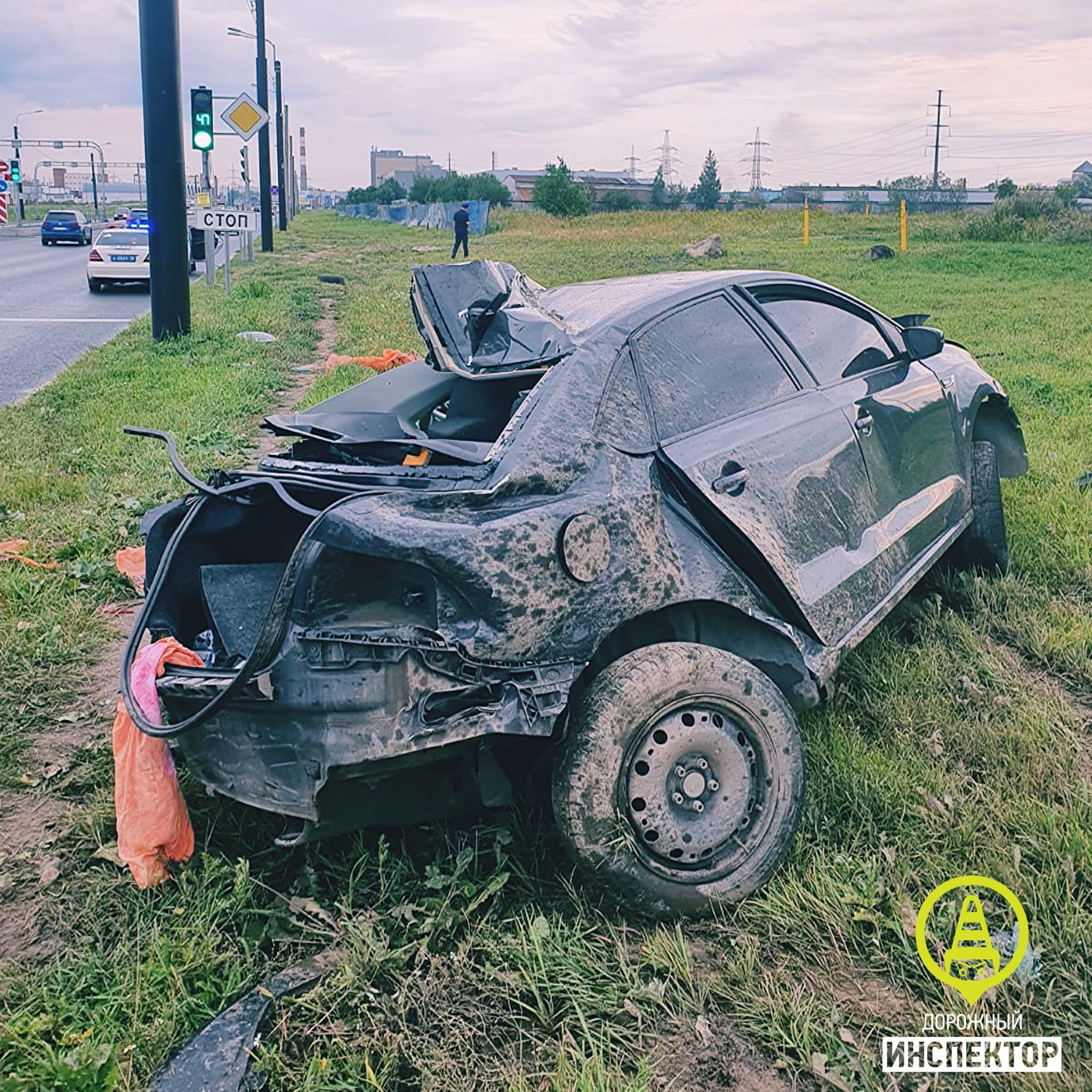 На Индустриальном Volkswagen стал грудой металла. Водителя без руки спасают  врачи | 02.08.2023 | Санкт-Петербург - БезФормата