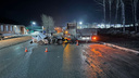 «Ниссан» на скорости влетел под прицеп стоящего КАМАЗа в Новосибирске — пострадали четыре человека