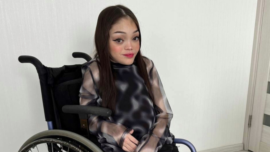 «Обидно, когда мужчины пишут: «Убей себя»»: история блогера-инвалида Лили Ло — она прославилась на весь мир
