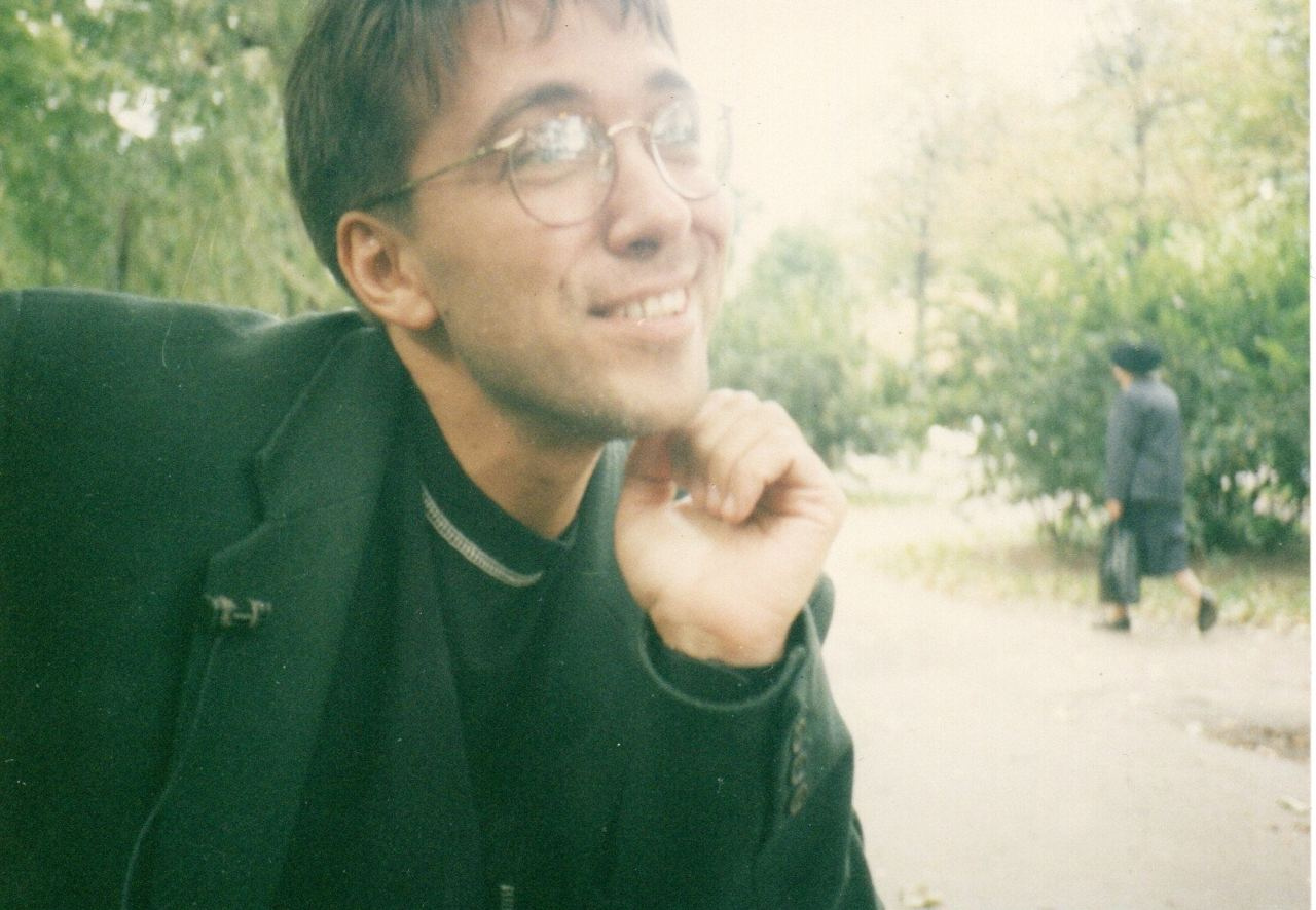Фото сделано в 1994 году в Александровском парке, публикуется впервые