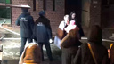 Людей вывели из подъезда: появилось видео с места пожара в центре Волгограда
