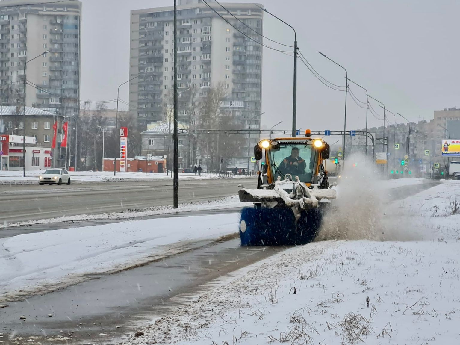 Коммунальщики рассказали, сколько снега намело в Петербурге за сутки