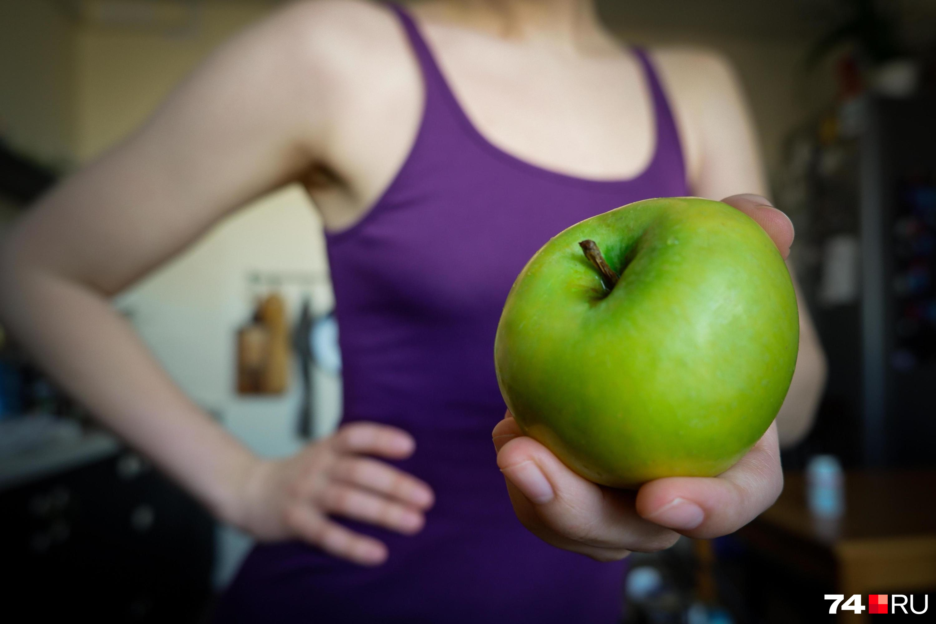 Оказывается, перекусывать яблоками не такая уж и полезная привычка