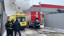На месте реанимация, пострадали люди: в Ярославле сгорел склад медикаментов. Видео