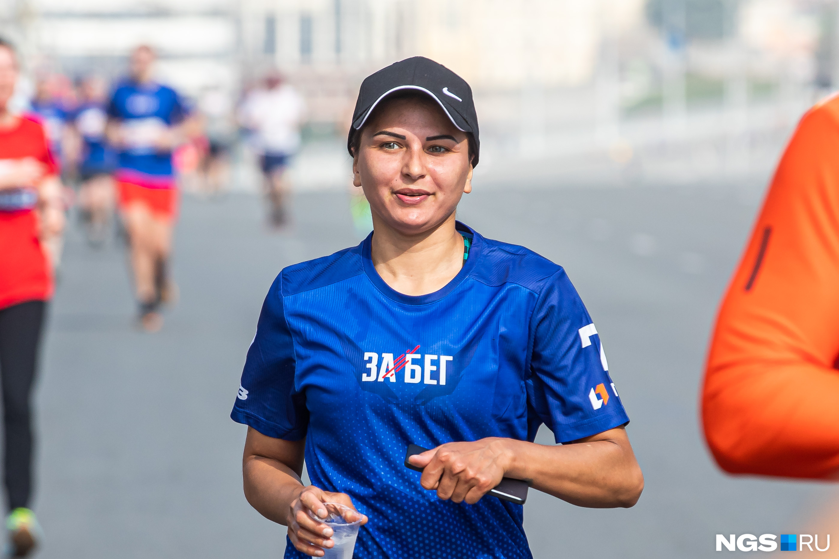Несмотря на то, что температура приблизилась к +30 градусам, участницы остаются обворожительными Несмотря на то, что температура приблизилась к +30 градусам, участницы остаются обворожительными