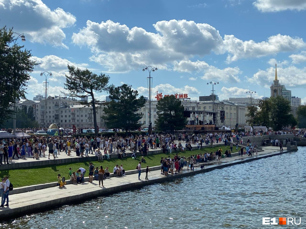 Мероприятия в екатеринбурге сегодня на плотинке. ЕКБ 300. 300 Лет Екатеринбургу. Екатеринбург 300. Мероприятия в Екатеринбурге сегодня.