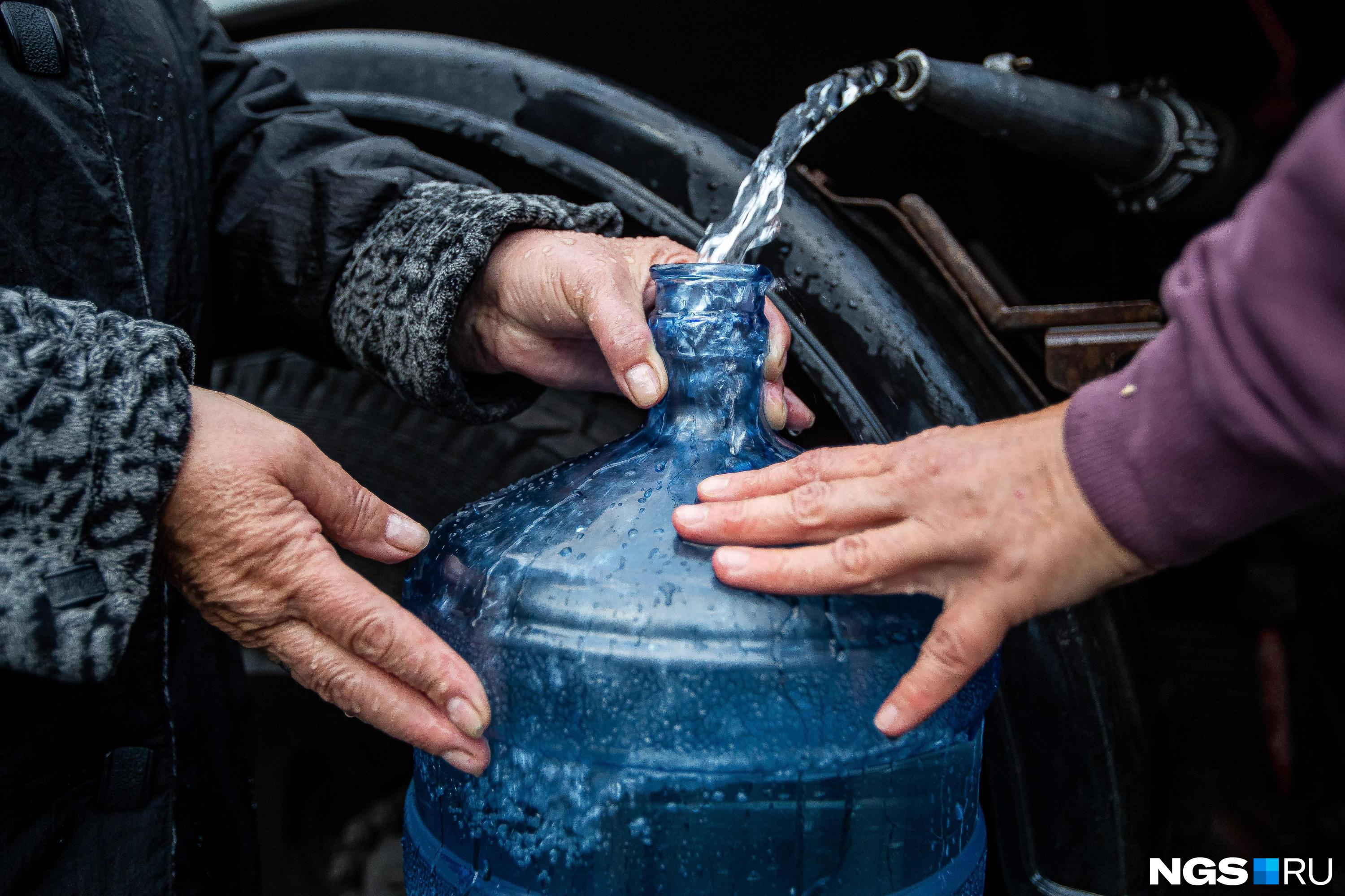 Депутат Андрей Гурулев пообещал решить вопрос с подвозом питьевой воды в селе Забайкалья