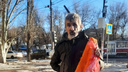 В центре Волгограда неадекватный мужчина бросался с палкой на людей и машины