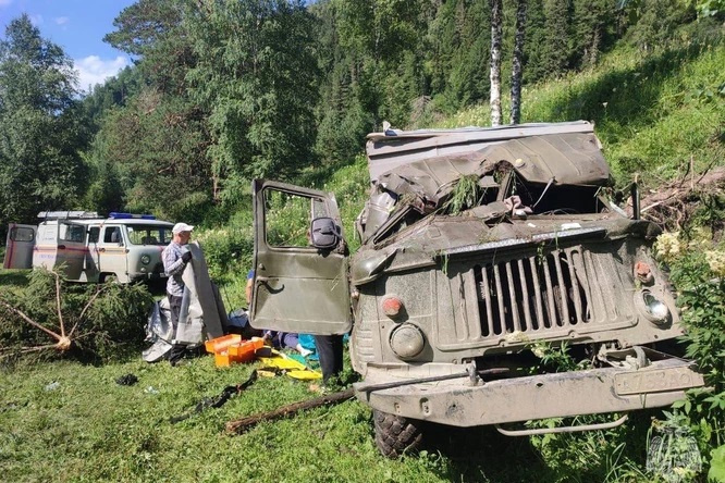 Что случилось с туристами на Алтае — рассказываем в одном видео