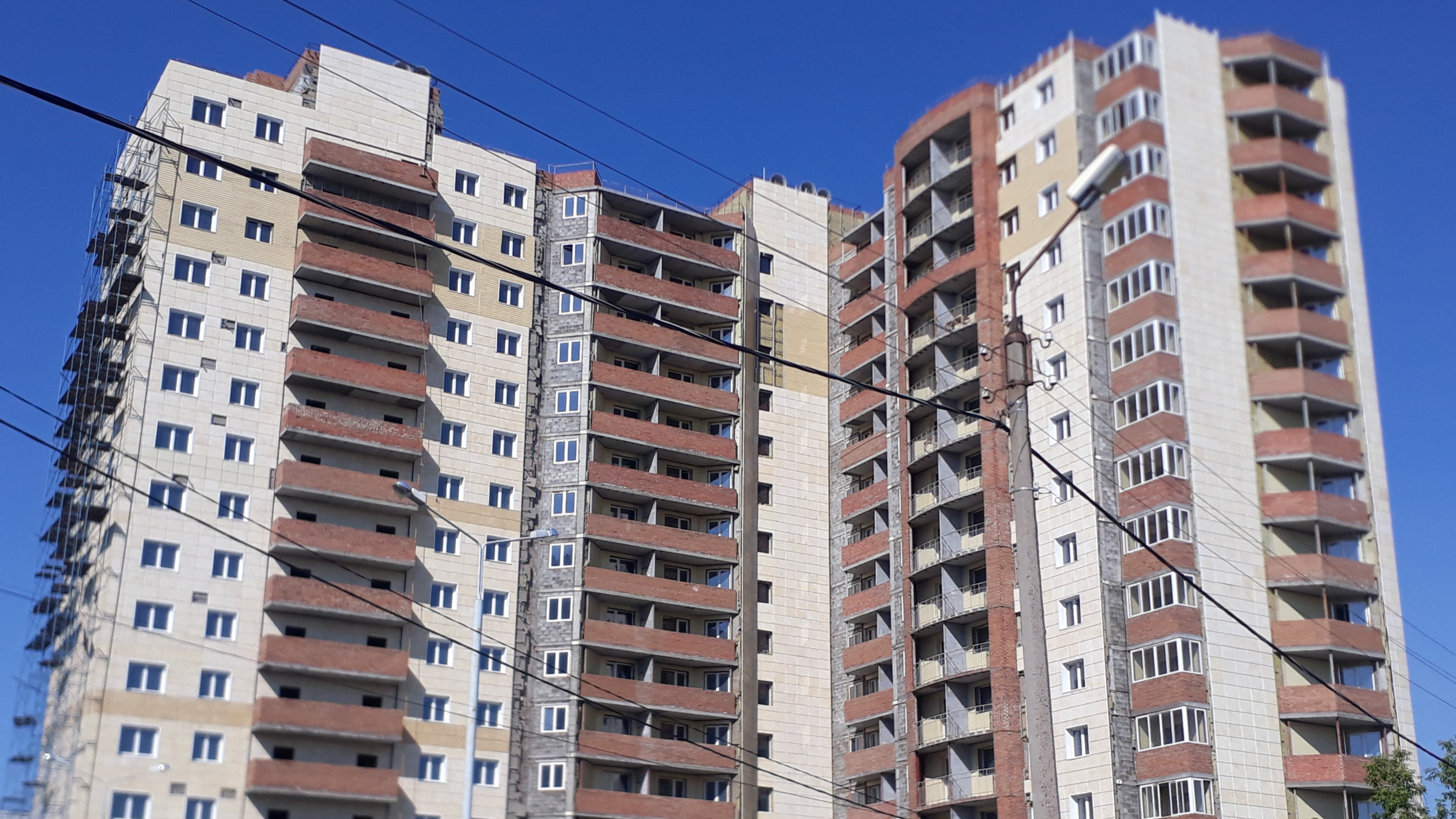 В Омске ищут подрядчика, чтобы достроить проблемную 16-этажку
