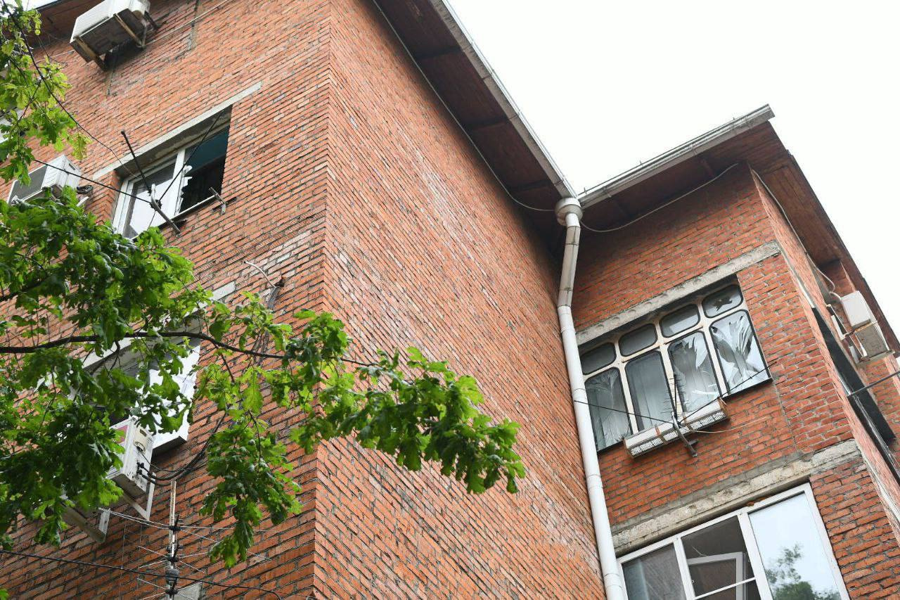 В 5-этажке по Гаражной, 77/1 частично повыбивало окна В 5-этажке по Гаражной, 77/1 частично повыбивало окна