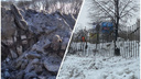 В Челябинске очистили от снега «покалеченный» забор парка на Университетской Набережной