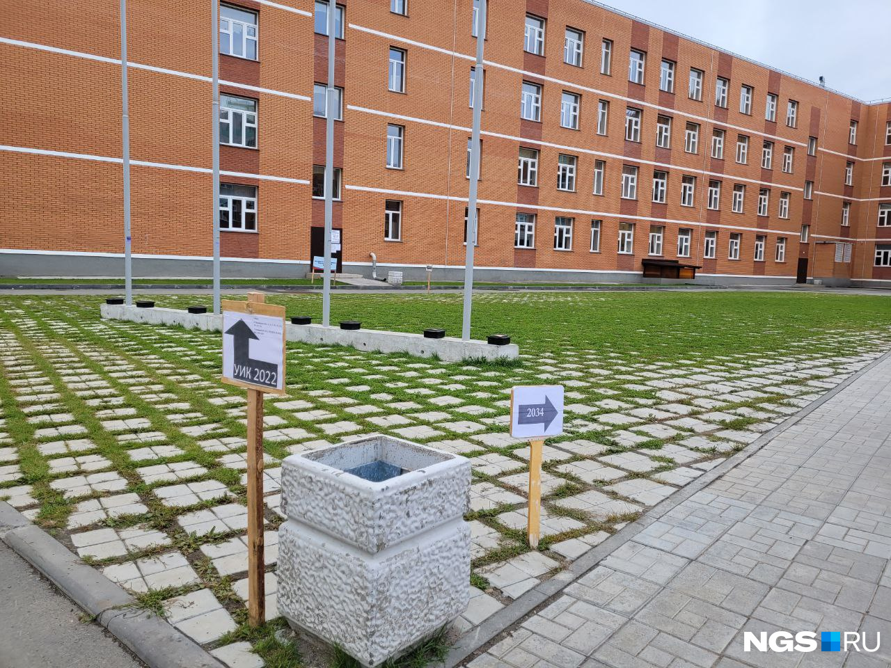 Школа № 216 — одна из самых больших в городе Школа № 216 — одна из самых больших в городе
