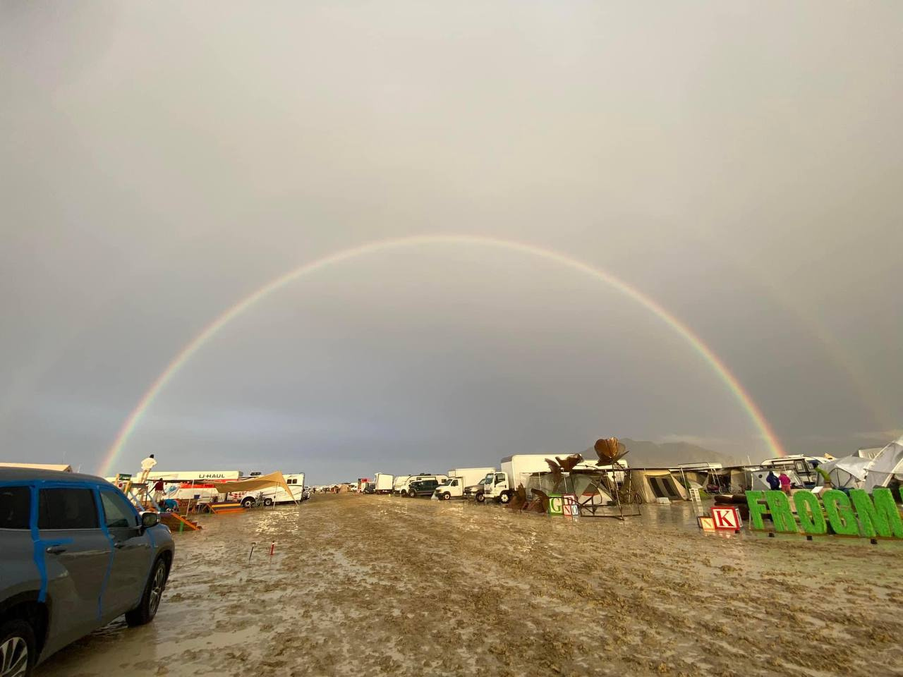 Петербуржцы о дождливом фестивале Burning Man в Неваде - 7 сентября 2023 -  ФОНТАНКА.ру