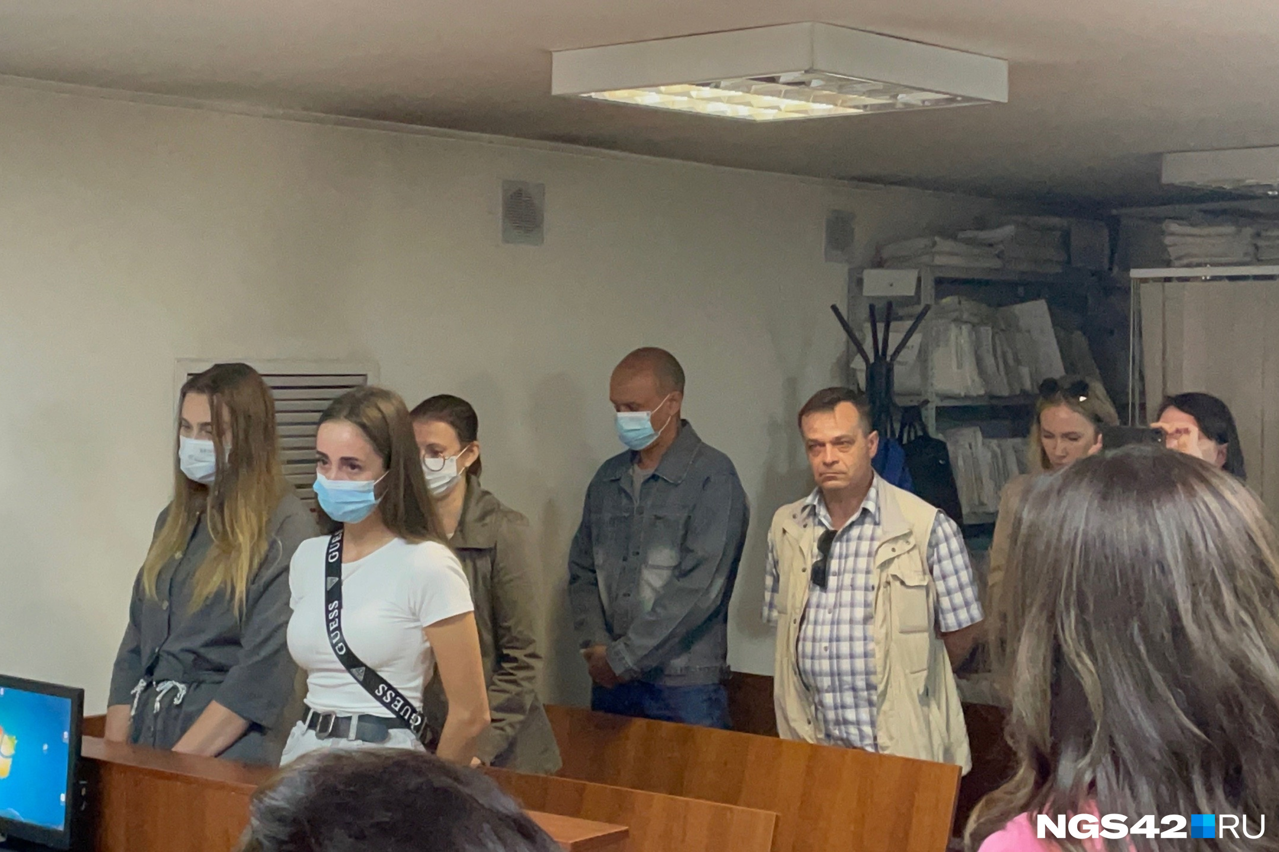 Полицейские, не среагировавшие на семь сообщений о смертельном избиении девушки в Кемерове, получили условные сроки