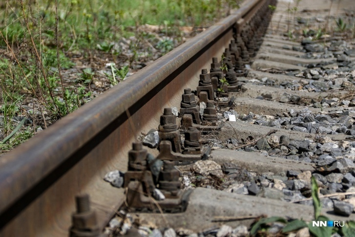Пассажирский поезд насмерть сбил мужчину в Нижегородской области