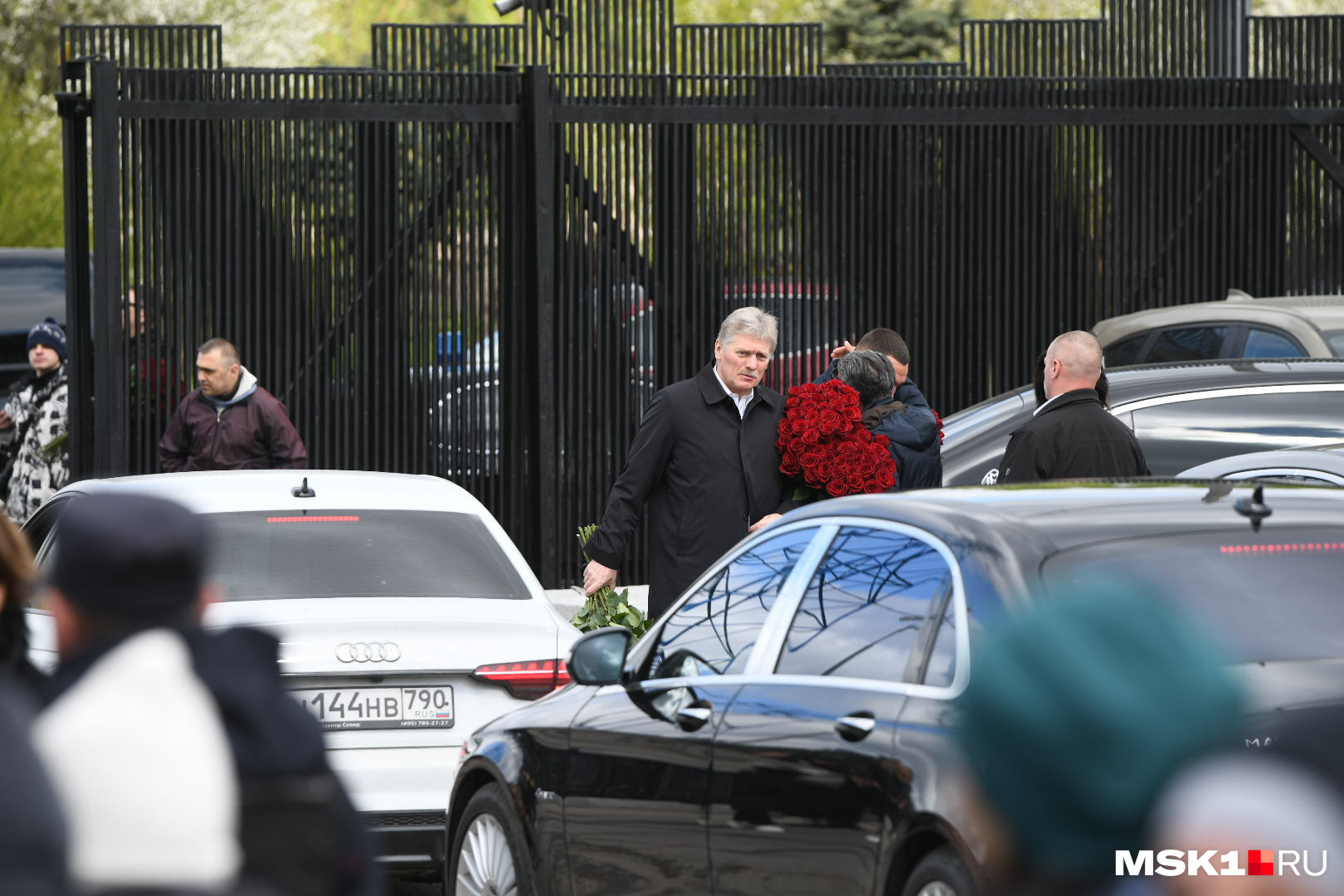 На похороны Валентина Юдашкина прибыл пресс-секретарь президента Дмитрий Песков