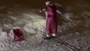 «Что-то копал в снегу»: ярославна пожаловалась на полуночного Деда Мороза. Что о нем сказали в полиции