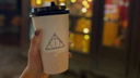 Кофе из Хогвартса: в Новосибирске появилась мини-кофейня по мотивам вселенной о Гарри Поттере - видео с новогодним настроением