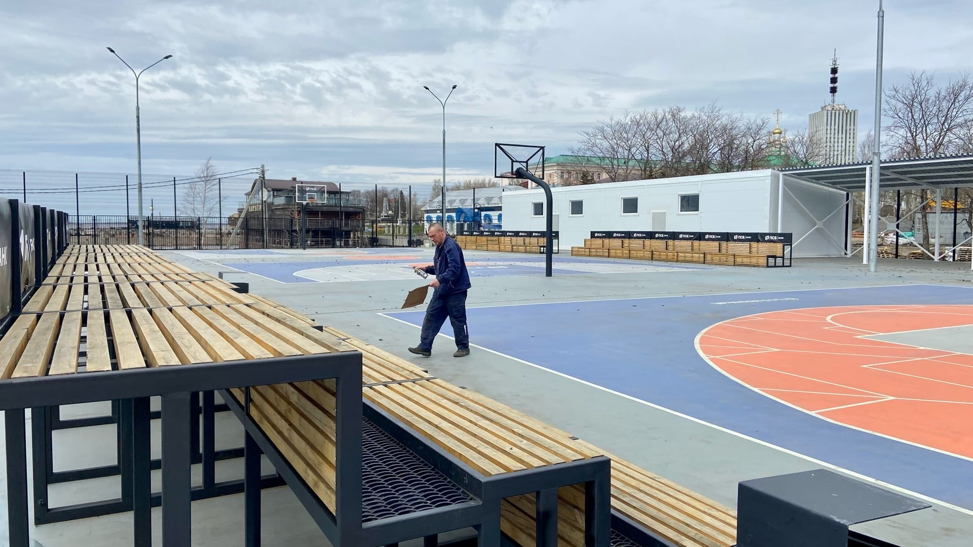 Где бесплатно поиграть в баскетбол: в Архангельске готовят к открытию уличную площадку