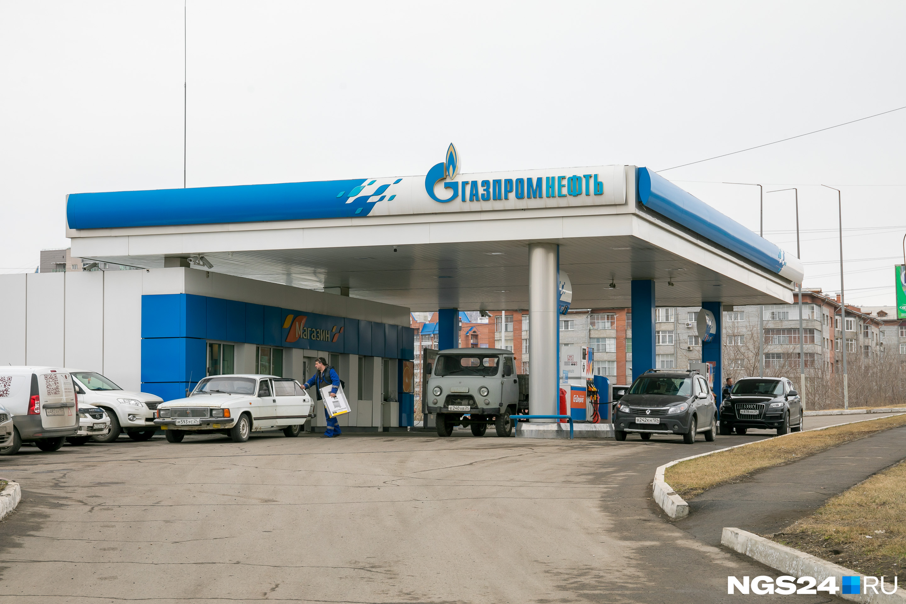 «Вообще жестят по ценам»: стоимость бензина в Красноярске снова поползла вверх