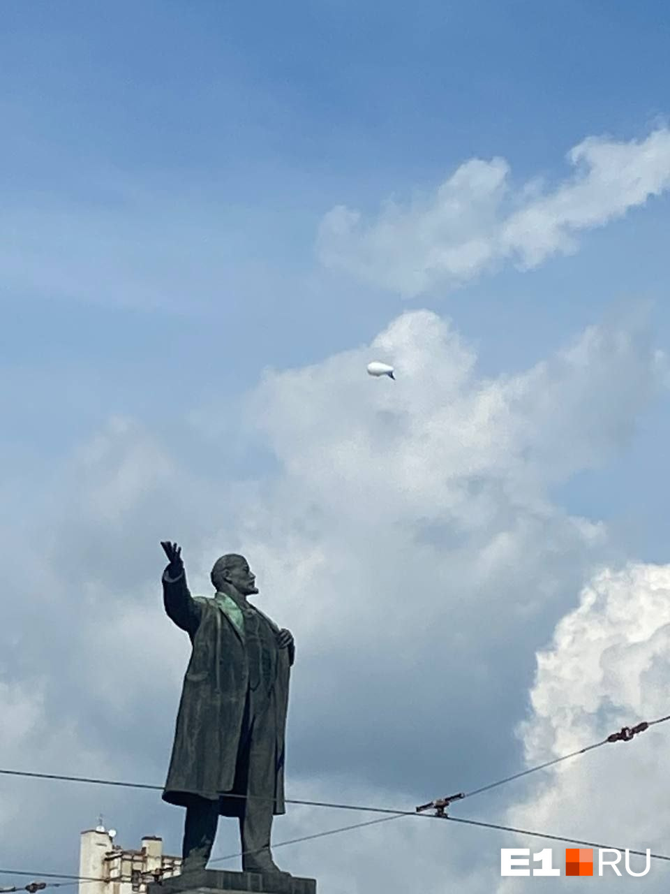 de92aa0ceecf943d4b83bdfd544855f321bbd38af 960 Objeto volador no identificado sobre la plaza 1905. ¿Qué fue lo que vieron los residentes de Ekaterimburgo? Te lo explicamos