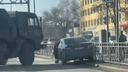 Там толпа военных на обочине: в Волгограде КАМАЗ парализовал шоссе Авиаторов