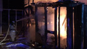 Ребенка и троих взрослых госпитализировали с ожогами после пожара на турбазе в Челябинской области