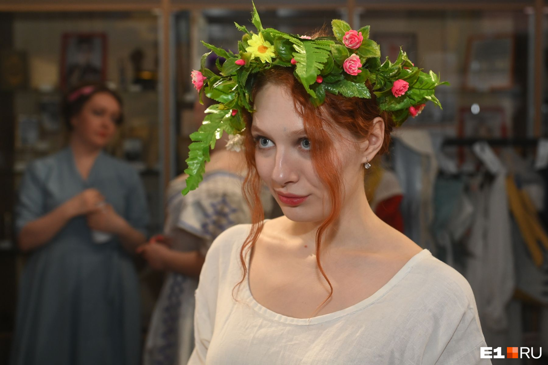 В Екатеринбурге девушки разделись и показали, какие трусики носили в другие эпохи