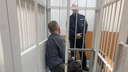 На остановке в центре Архангельска у подростка силой отняли телефон: что было дальше