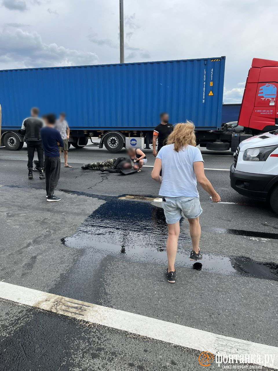 Мотоциклист на КАД не успел затормозить перед грузовиком, в районе Кудрово  собирается пробка | 11.08.2023 | Санкт-Петербург - БезФормата