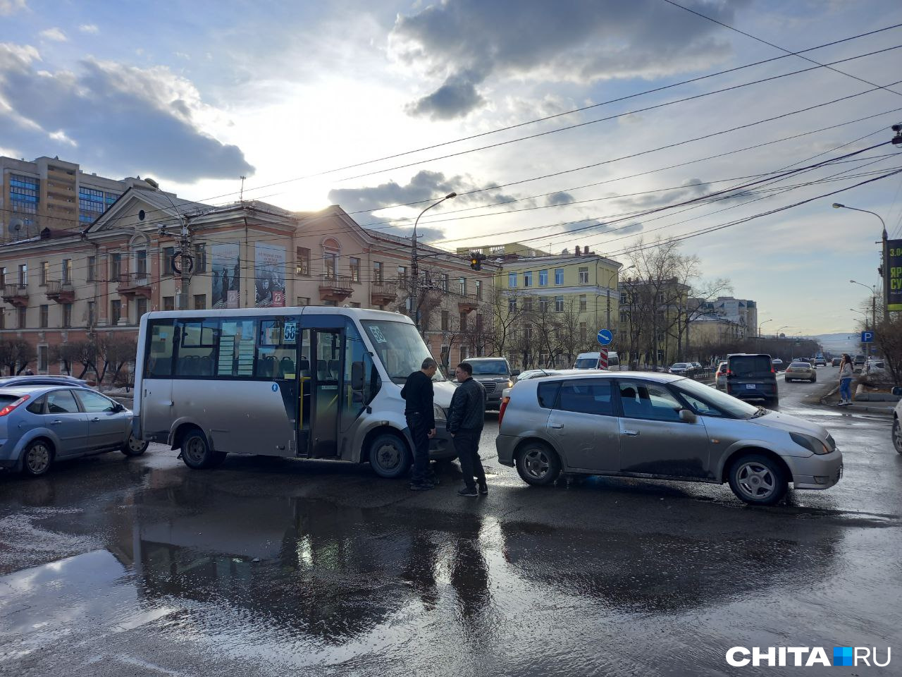 ДТП с маршруткой и иномаркой затруднило движение в центре Читы