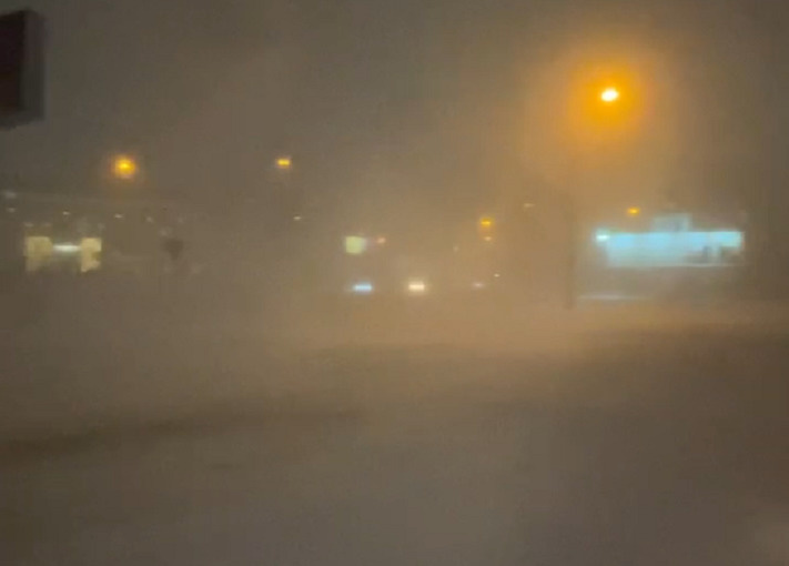 Снег и ветер: на Новосибирск обрушилась метель — видео