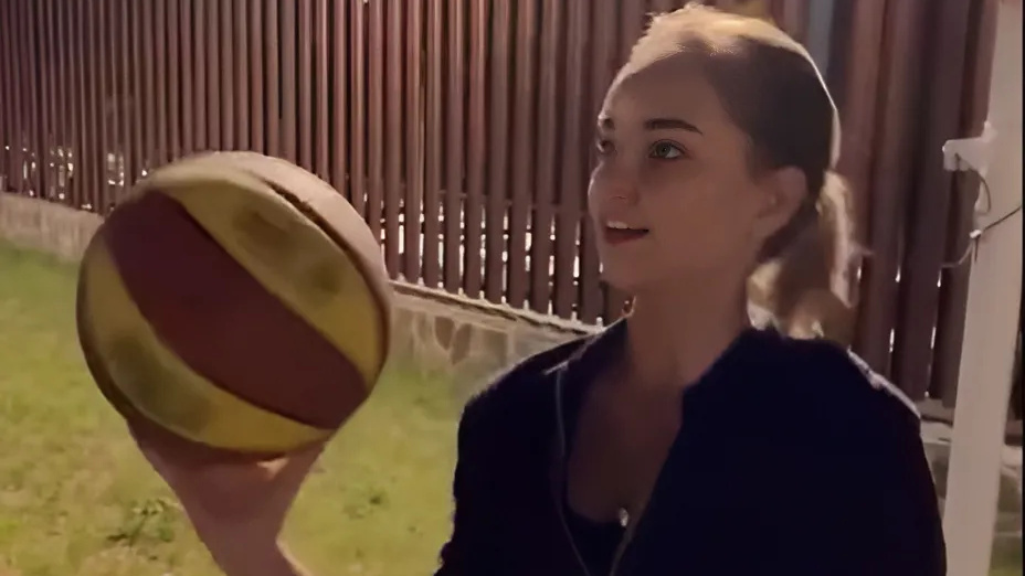 Дина Аверина уходит в баскетбол? Нижегородская чемпионка мира по гимнастике показала мастер-класс с мячом: видео