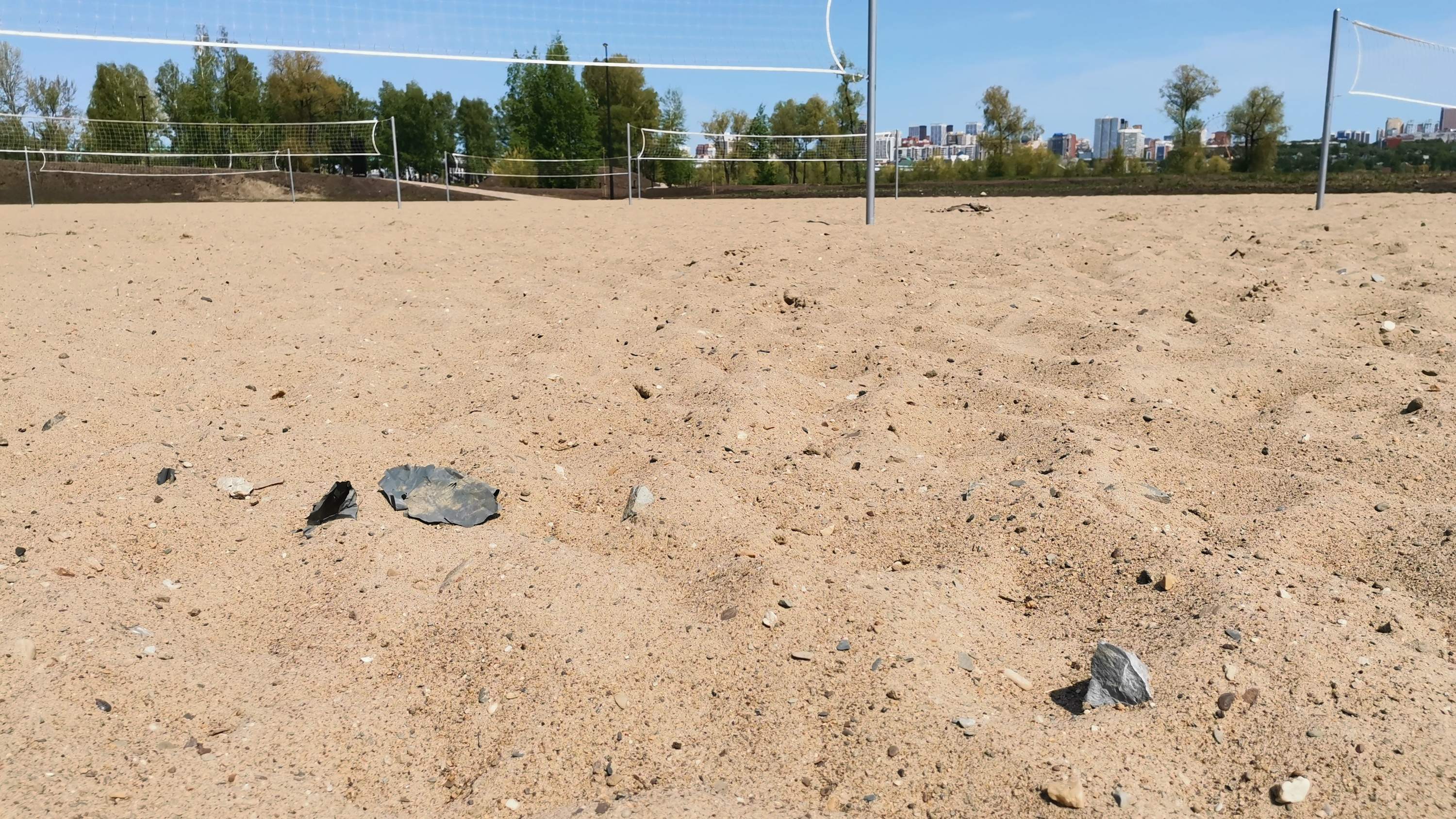 Волейбольную площадку в новом парке «Арена» проверят после публикации НГС - новосибирцы жаловались на острые камни