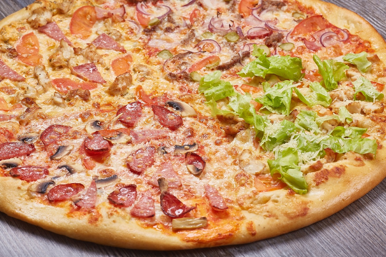 Когда сложно выбрать что-то одно, можно попробовать пиццу с ассорти вкусов