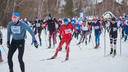 Погода не помешала: новосибирцы устроили массовую лыжную гонку — смотрим фото