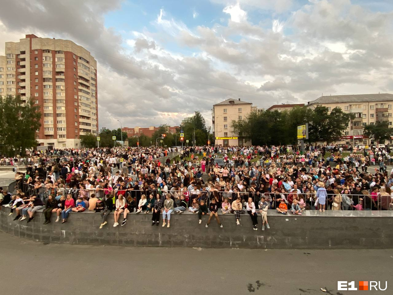 Парк маяковского екатеринбург 9 мая 2024. День города Екатеринбург. С днем города. День города Екатеринбург 2023. Донецк 2016.