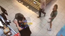 Новосибирские следователи ищут женщину, которая ударила девочку в магазине