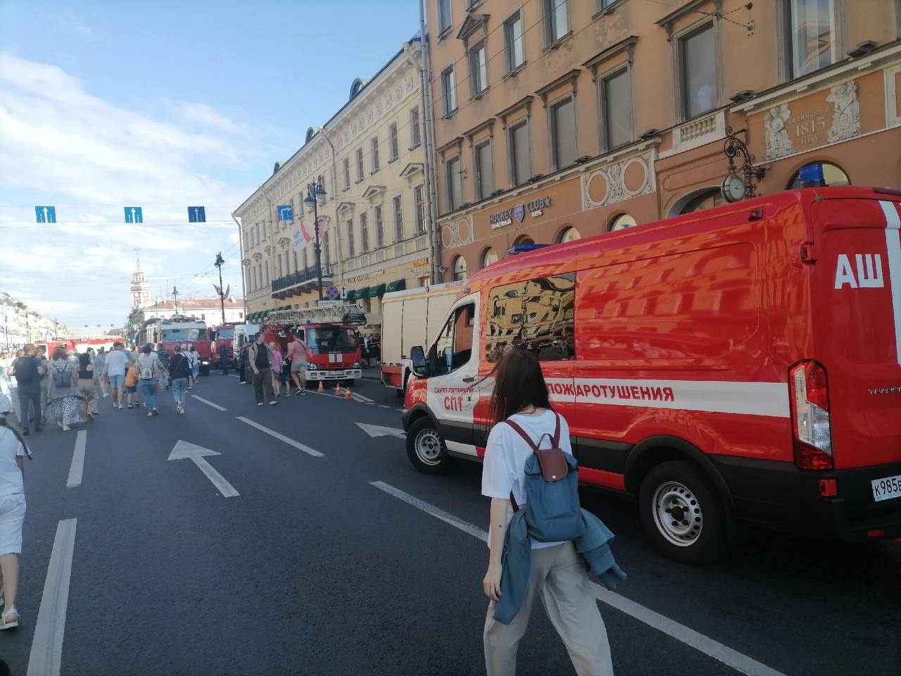 Пожар на Невском: загорелась большая коммуналка, людей эвакуировали