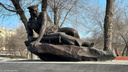 «За это — шесть миллионов?»: в Волгограде стал ржаво-рыжим дважды отремонтированный памятник морякам
