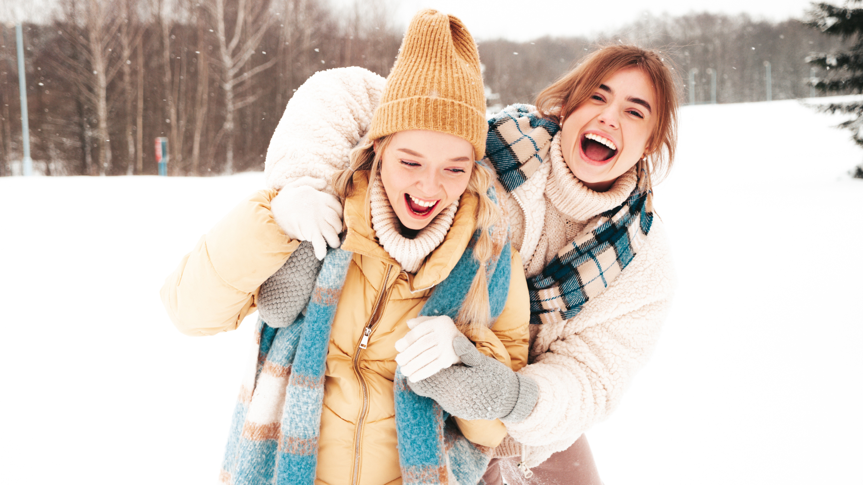 Зима успех. Радость зимой картинки. Winter Joy friends. Winter Joy young couple.