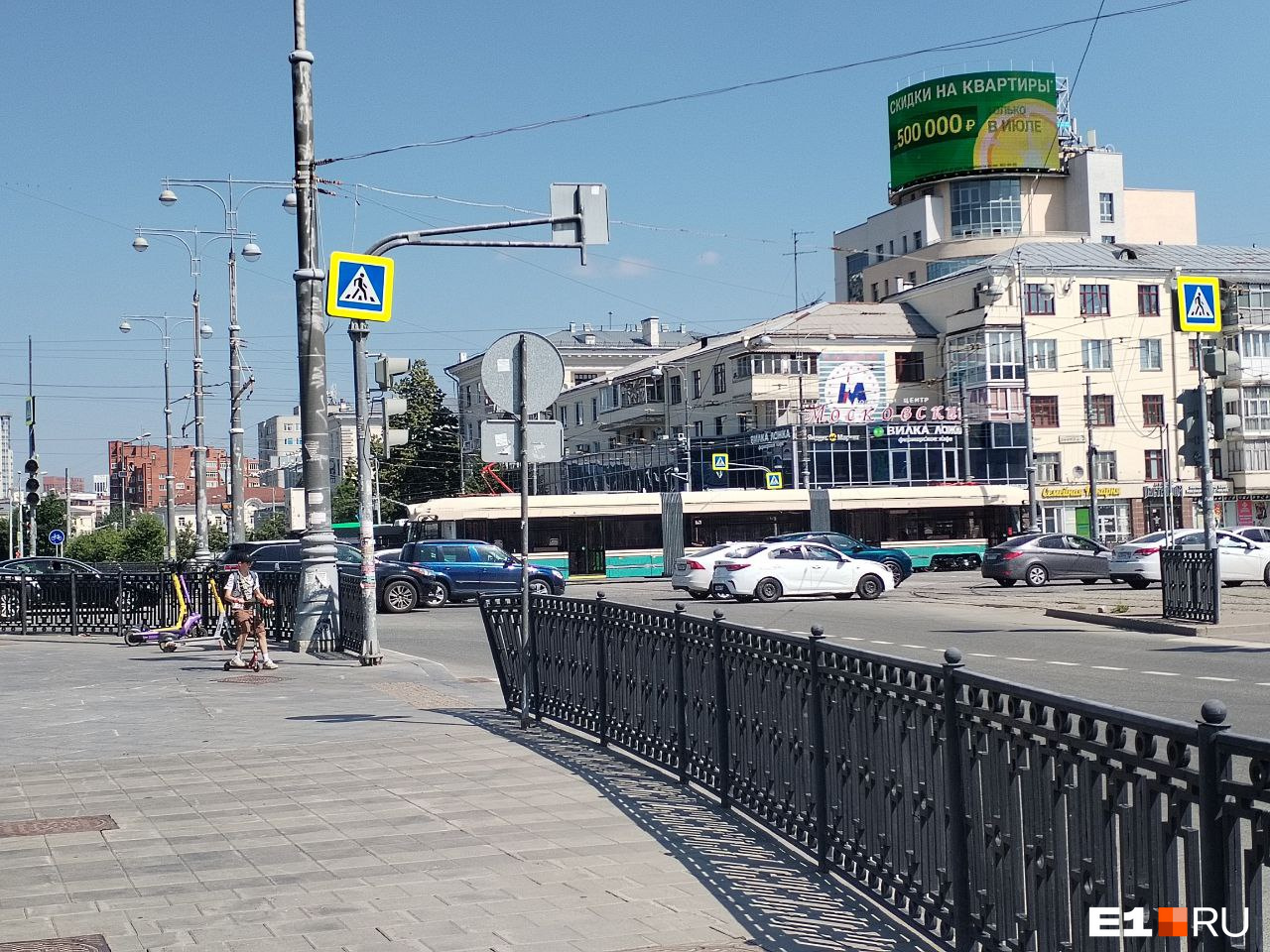 В Екатеринбурге заметили редкий ретротрамвай. Как на нем прокатиться?